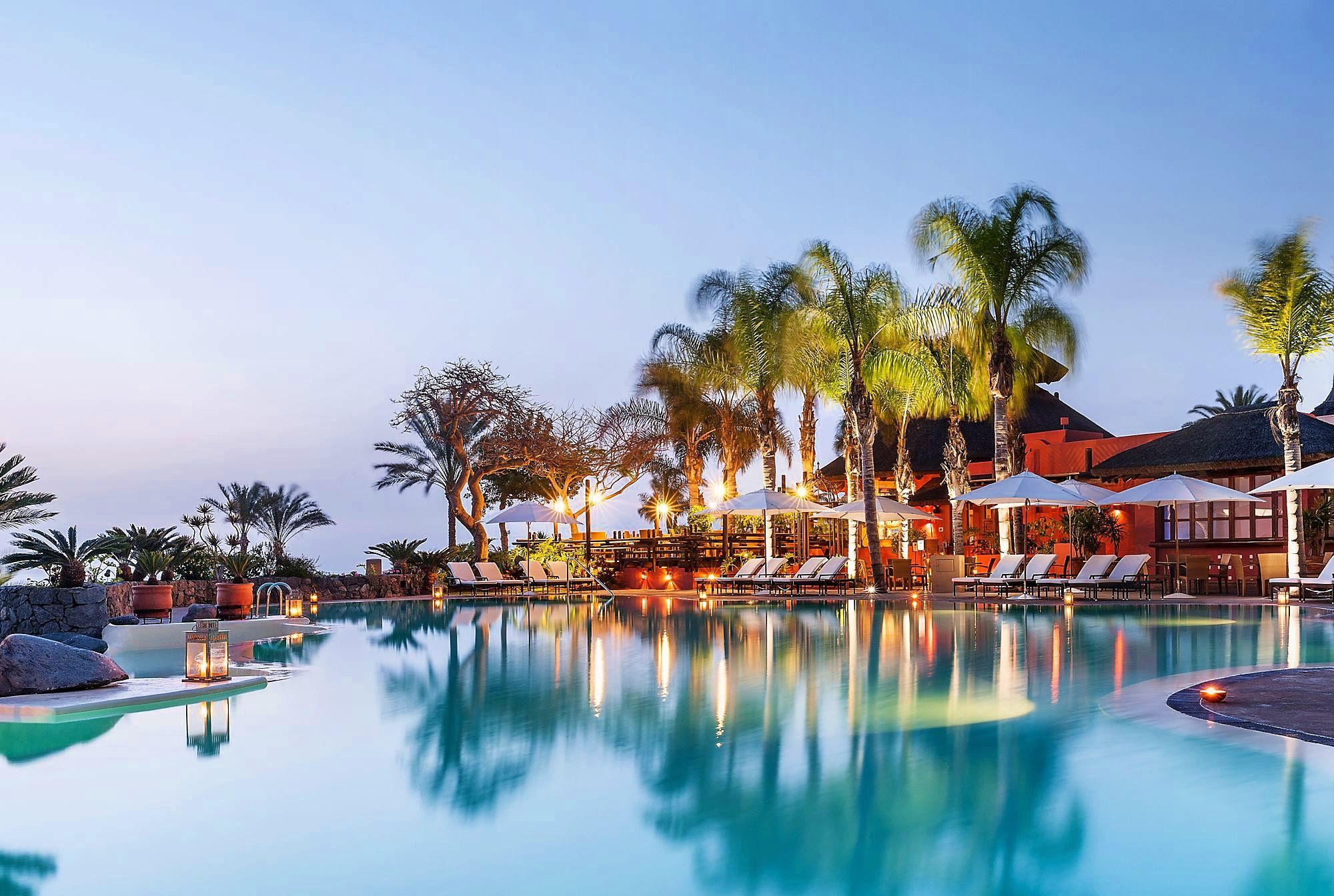 The Wedding Website of Armen Vartan and Peinda Sow