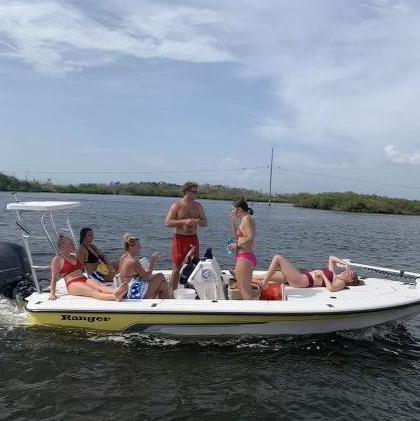 The Hayse family invite the Holloway & Croke families to join their scalloping trip. Amanda & Ethan meet (Jul 2020) Homosassa Springs, FL