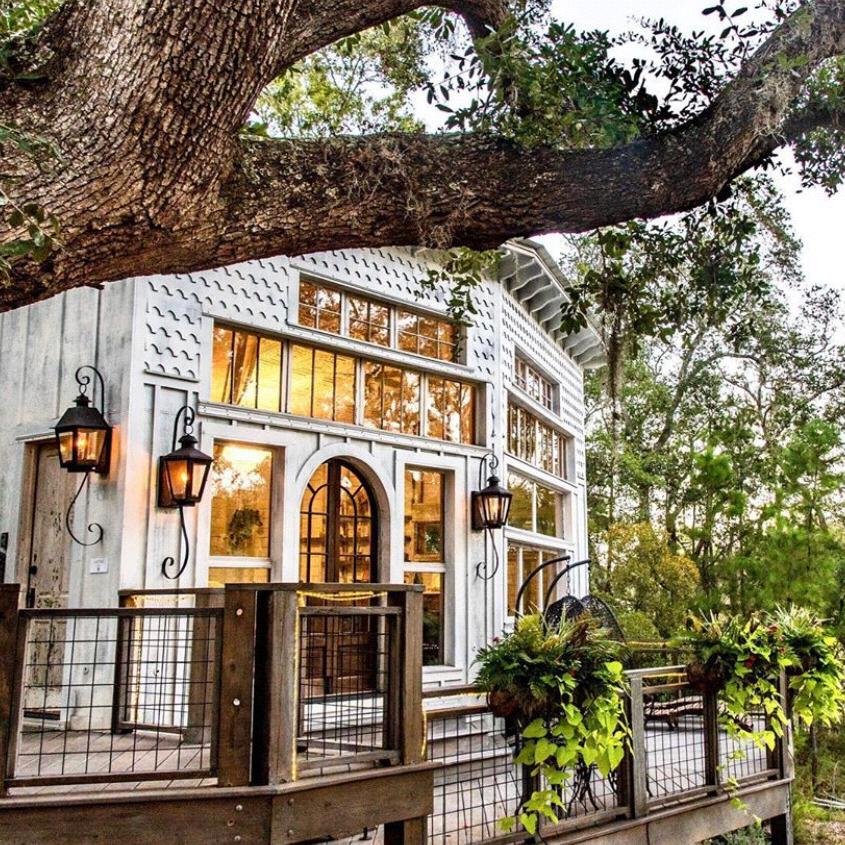 Honeymoon Roadtrip Stop #1: Bolt Farm Tree House (Chattanooga)