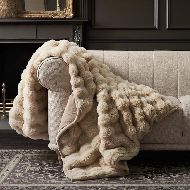 EVERGRACE Ultra Soft Luxury Fluffy Ridgeline Faux Rabbit Fur Throw Blanket, Thick Warm Fuzzy Blankets for bed, Cozy Plush Reversible Blanket for Couch, Chair, Sofa, Cream, 60x80 Inches, 870 GSM
