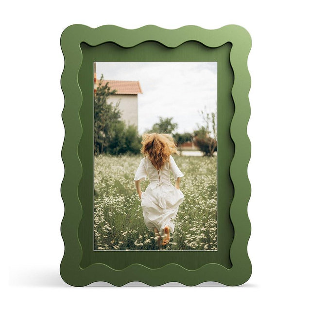 THKRLOF 5x7 Picture Frame with Mat for 4x6, Wavy Edge Wooden Real Glass Photo Frame for Tabletop and Wall Hanging, Green, 1 Pack