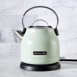 KitchenAid ® Pistachio Electric Kettle