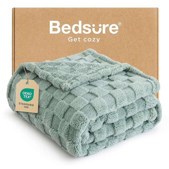 Bedsure Fleece Twin Blanket for Bed - Super Soft Cozy Blankets for Women, Cute Small Throws for Girls, 60x80 Inches
