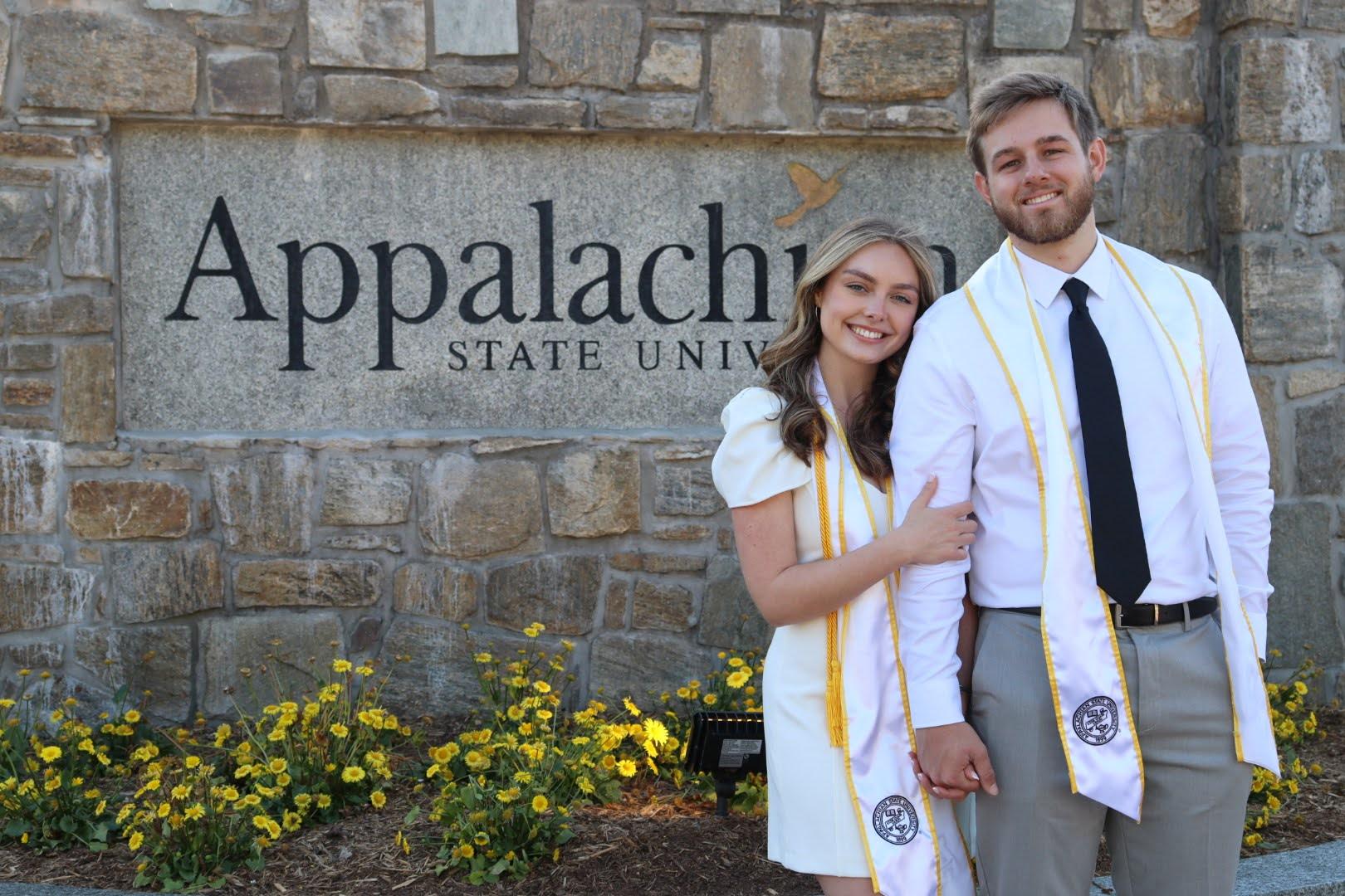 The Wedding Website of Lauren Apel and Yates Helms
