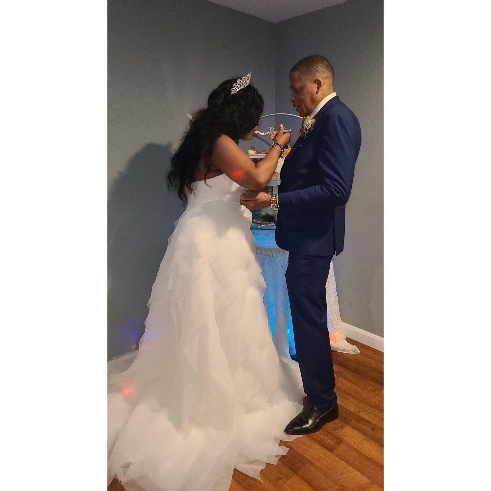 She bird feeds well.