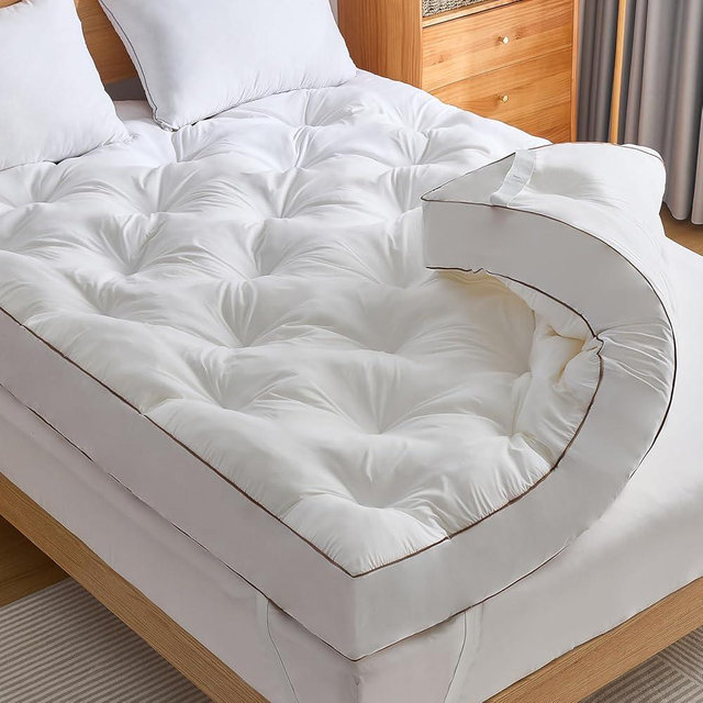 WhatsBedding 4 Inch Memory Foam Mattress Topper King Size for Pressure Relief, Extra Soft and Breathable Pillow Top Mattress Topper, Fluffy Shredded Memory Foam Filled，80 * 78 * 4in