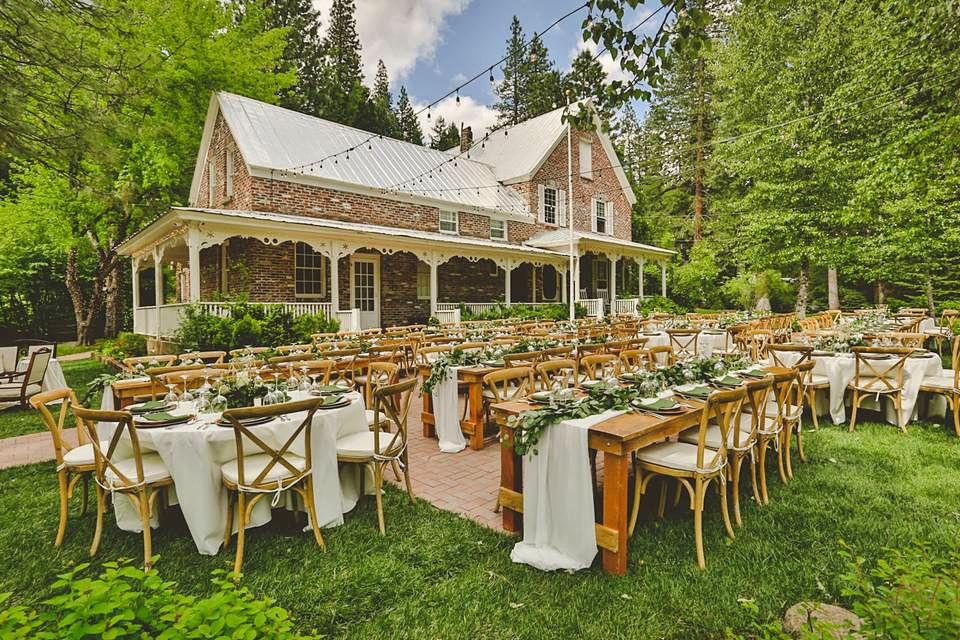 The Wedding Website of Ariana Bathgate and Tracy York