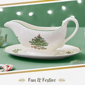 Spode Christmas Tree 9 Oz Gravy Boat & Stand - Festive Stoneware Sauce Boat with Tray for Holiday Gatherings, Serveware for Gravy, Sauces & Syrups - Microwave, Dishwasher & Oven Safe
