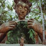 Mother Nature Statue/ Escultura Ven a la Luz