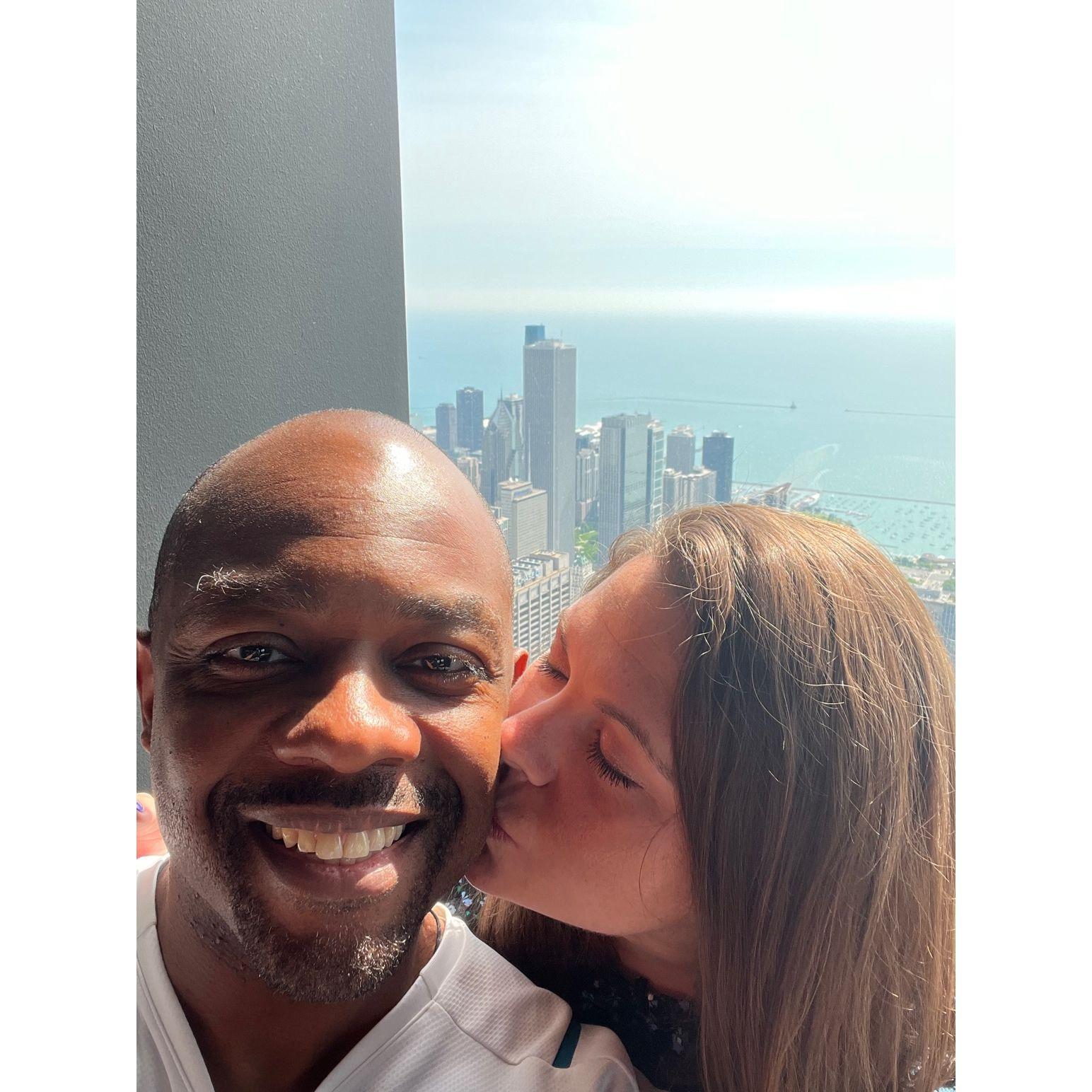 A heavenly kiss in Chicago!
