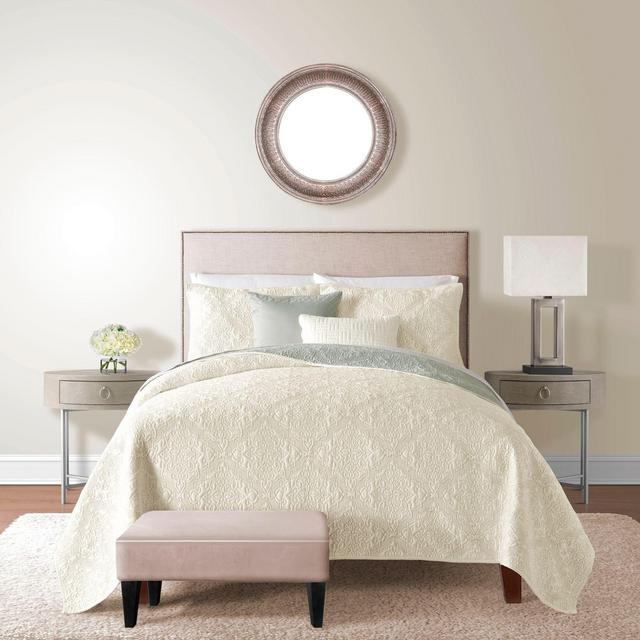 Camber Medallion 5-Piece Reversible Full/Queen Quilt Set in White