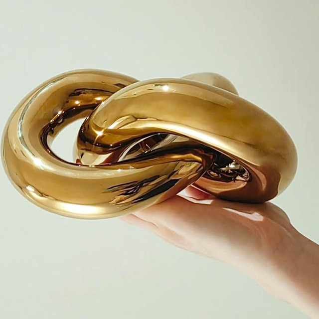 Large Ceramic Gold Knot Statue Décor, Gold Coffee Table Decor, Multi-Angle Abstract Geometric Sculpture Ornament, Modern Home Decor Accents for Living Room, Bedroom, Office