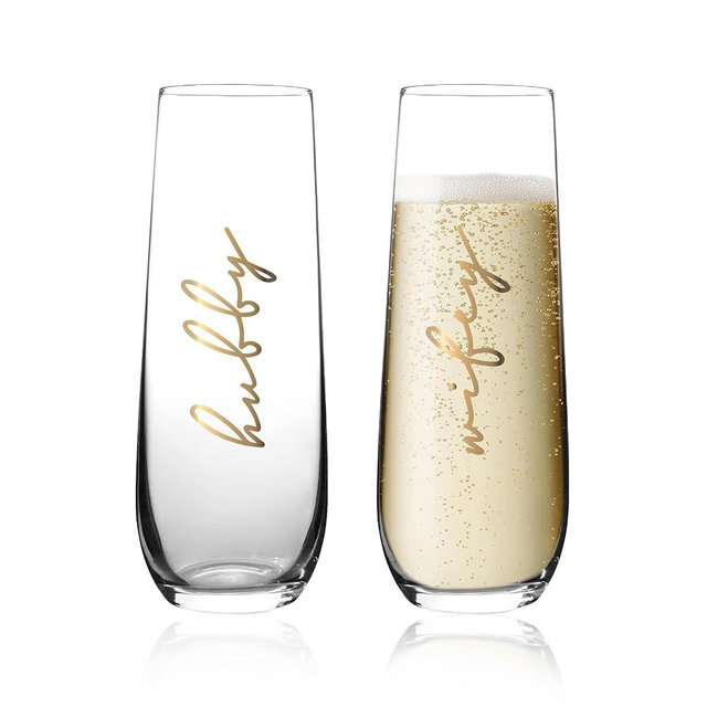 GroomBrideGifts Bride and Groom Champagne Glasses，Mr and Mrs Champagne Flutes Set of 2, Hubby and Wifey Wine Glasses, Bridal Shower Gifts, Engagement Gifts for Couples