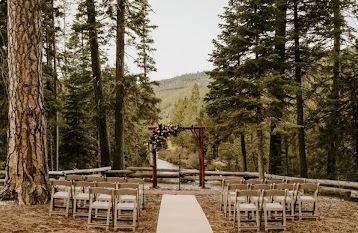 The Wedding Website of Anika Bonn and Konner Hill