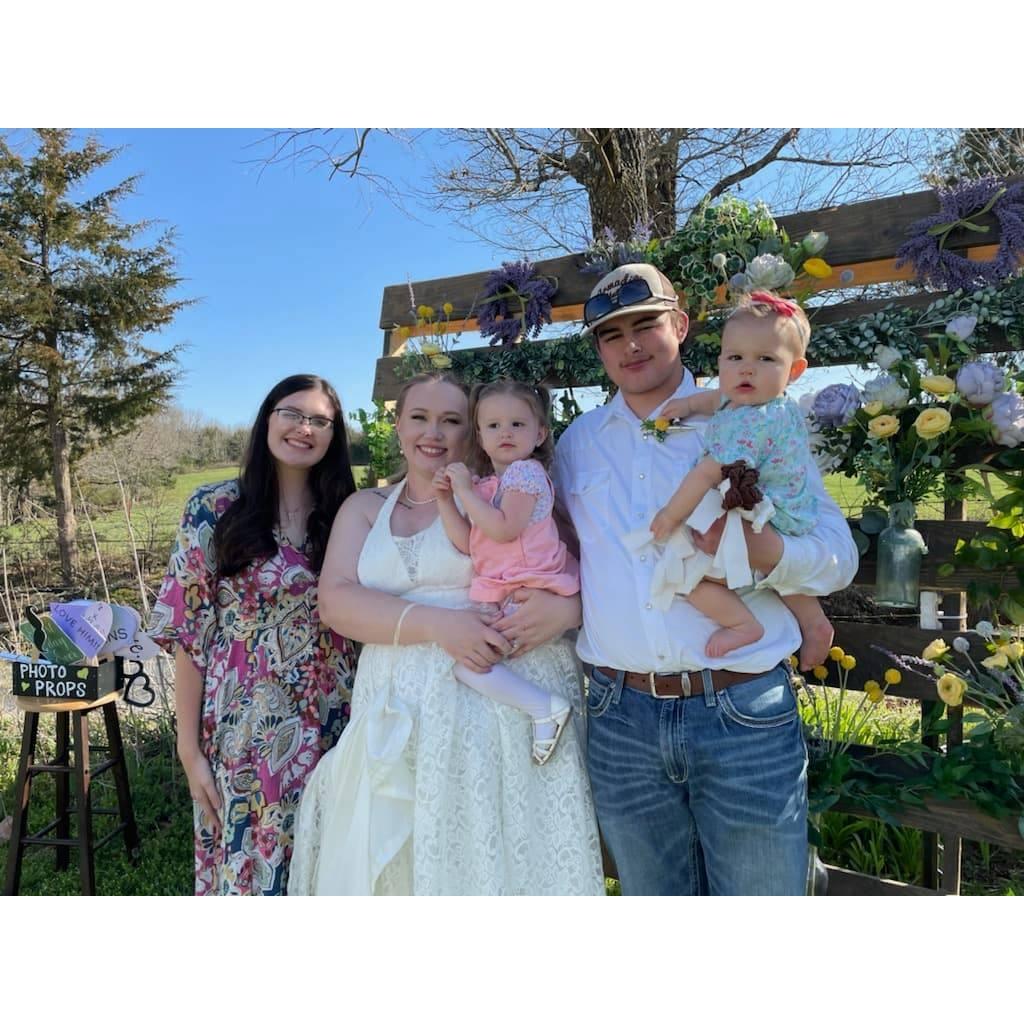 Cemi and the Day (Lincoln) family (Hollie, Charlotte, Savannah, and Lincoln)

Cousins of the bride