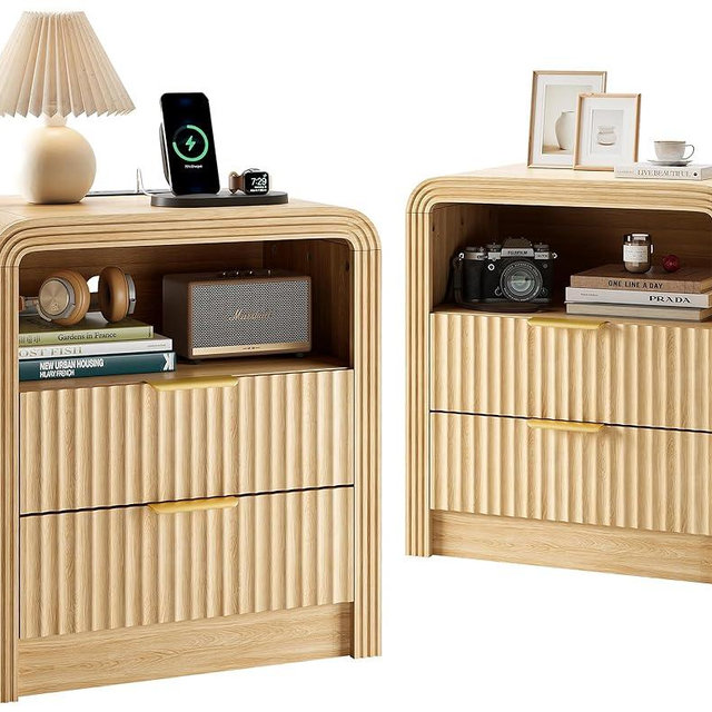 Decofy Fluted Nightstand Set of 2 with Charging Station, 19.7'' Wide Morden End Table with USB/Type-C Ports, 2 Drawers & Open Shelf, Curved Profile Design, Wood Bedside Table for Bedroom (Oak)