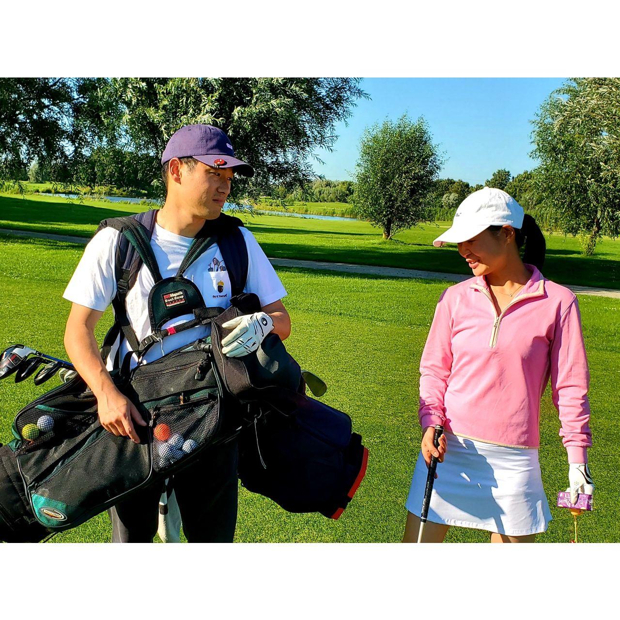 2021 Holland: SY Holding both bags :)