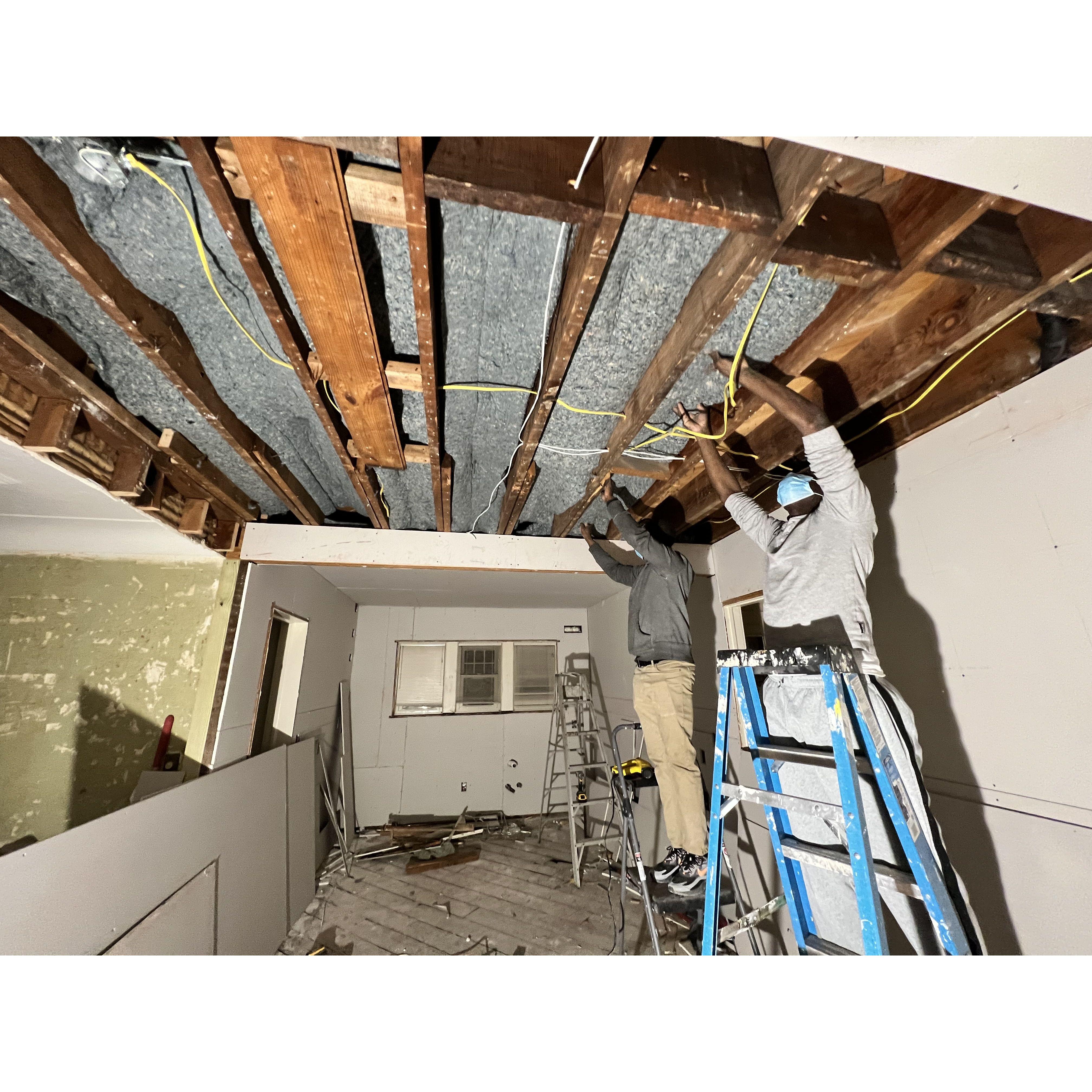 Kavian, Lester & Mrs. Annette ran over in the middle of the night to insulate the ceiling ... since the contractor didn't follow our instruction -_- !