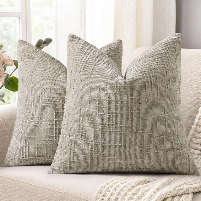 decorUhome Light Brown Chenille Throw Pillow Covers 18x18 Set of 2 Thick Textured Slubby Couch Pillow Covers Farmhouse Accent Modern Neutral Decorative Pillow Cases for Bed Sofa Living Room