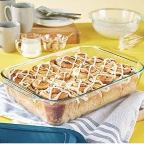 Pyrex Deep 9x13-Inch Glass Baking Dish with Lid, Deep Casserole Dish, Glass Food Container, Oven, Freezer and Microwave Safe, Clear Container