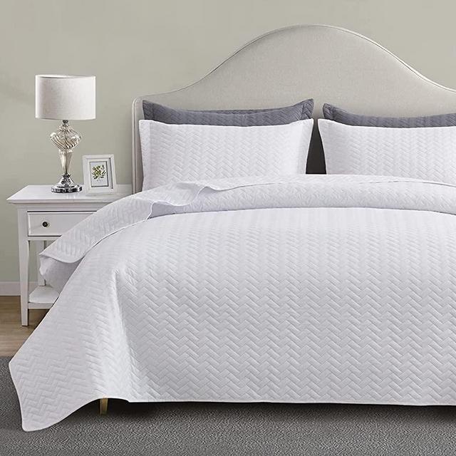 Maple&Stone Summer Quilt Set Queen Size, Lightweight White Bedspread Ultrasonic Chevron Pattern Light Coverlet for All Season Comforter Bedding Decor - 3 Piece Full Bed Cover Sets