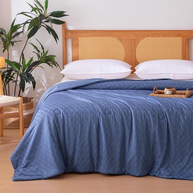 Amazon Basics Cooling Comforter, Soft Lightweight Waffle Weave Blanket for Hot Sleepers, Summer & All Season Bedding to Keep Cool for Night Sweats, 90"x90", Queen, Blue