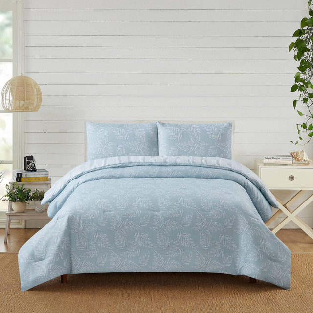 Modern Heirloom Full/Queen Leaf Comforter Blue