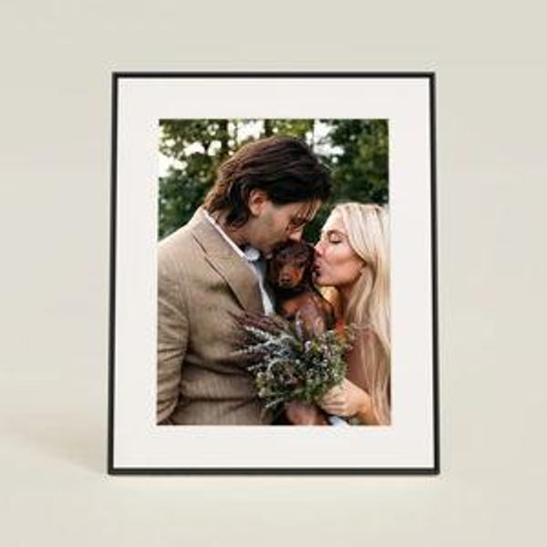 Walden Ink with Textured Mat - Smart HD Digital Picture Frame | Aura