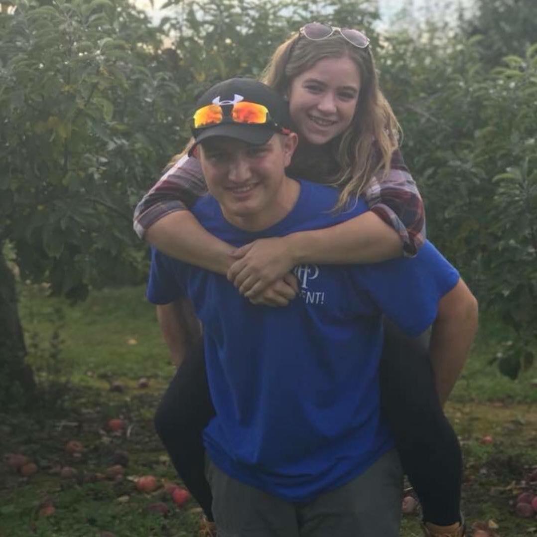 Hannah and Jeremy met on October 22nd, 2017. They were on a bus trip to Alyson’s Apple Orchard through their college, Franklin Pierce University. Apple picking with friends is how their story began.