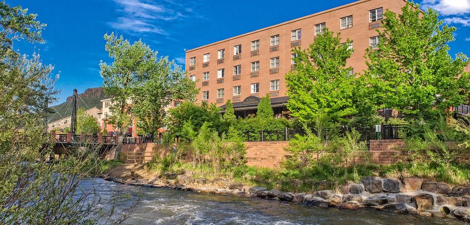 The Wedding Website of Emily Loss and Josh Swy