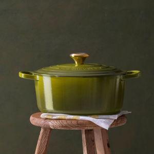 Signature Round Dutch Oven