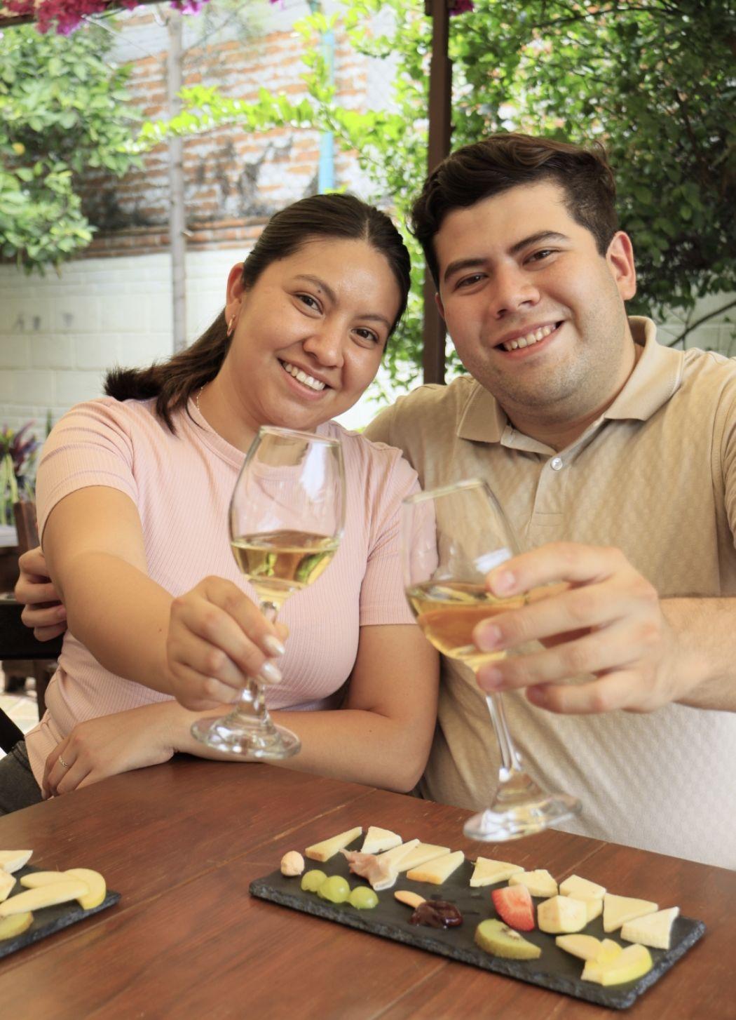 The Wedding Website of Diana Monjaras and Rolando Campos