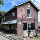 Grit Coffee, UVA Corner