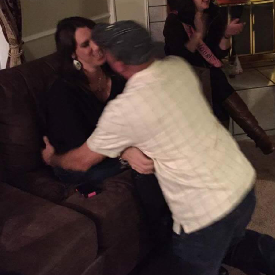 When Wilfredo popped the question and Mary said, "Yes!"/Cuando Wilfredo hizo la pregunta y María dijo: "¡Sí!"