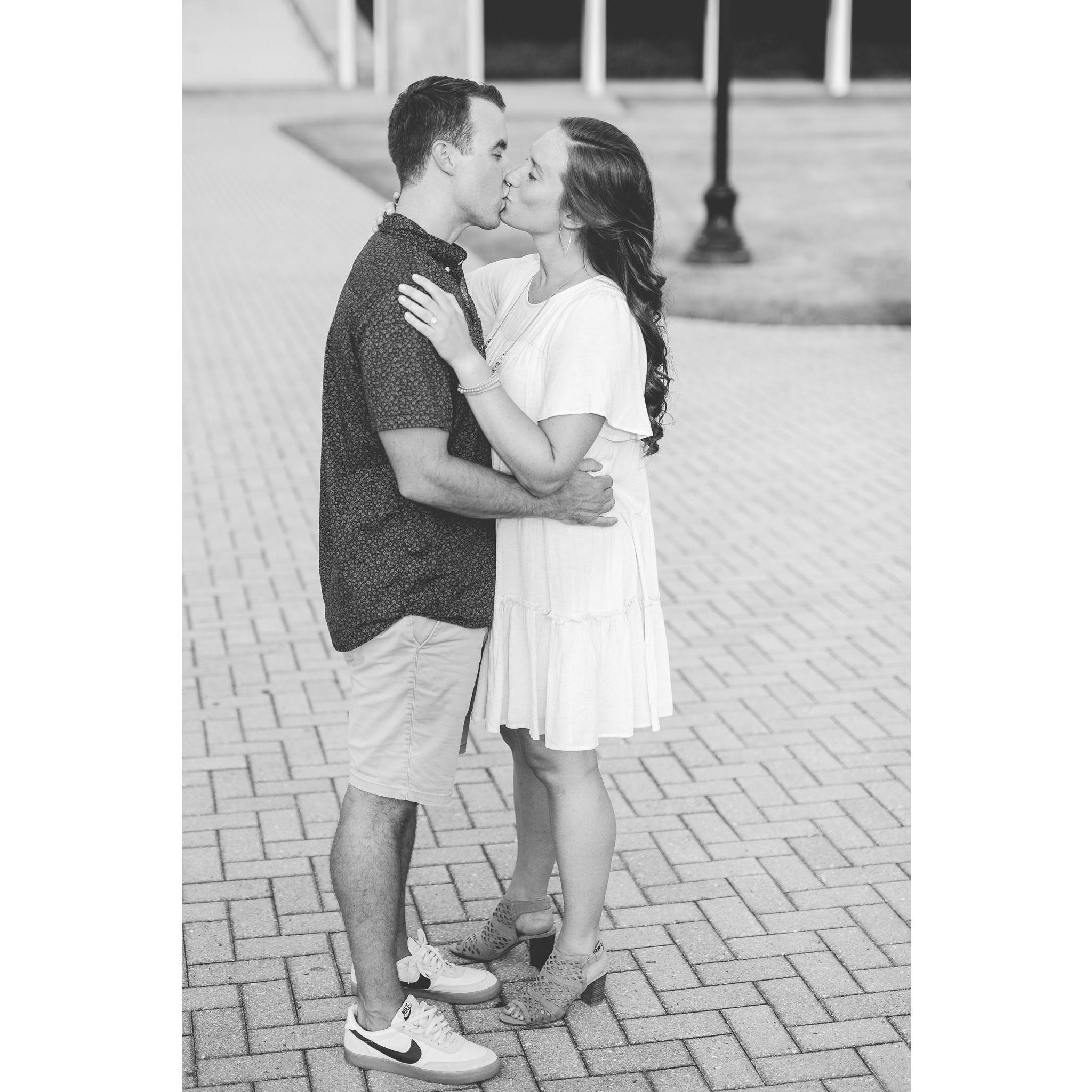 Engagement photos by the incredible Kealy Creative!