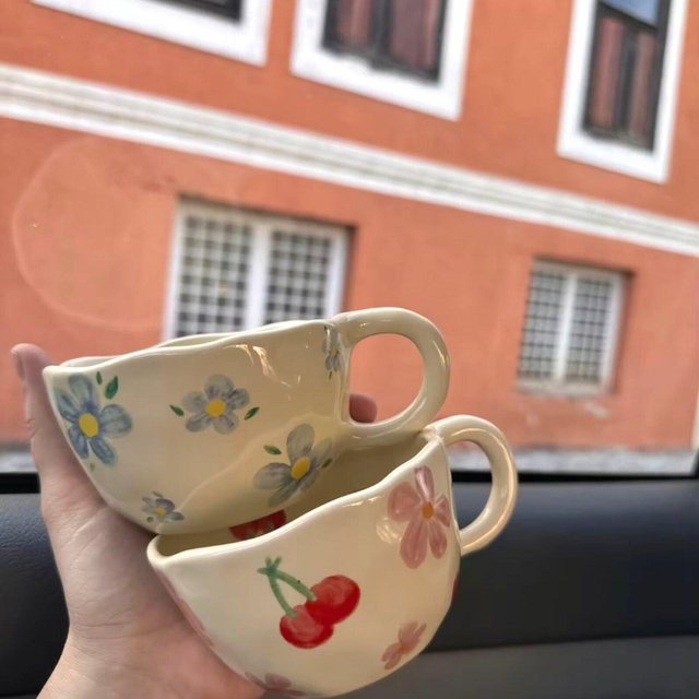 Hand-Painted Flower Mug – Artisan Floral Design Coffee Cup – Unique Decorative Drinkware – Vintage Style Ceramic Mug for Tea, Coffee
