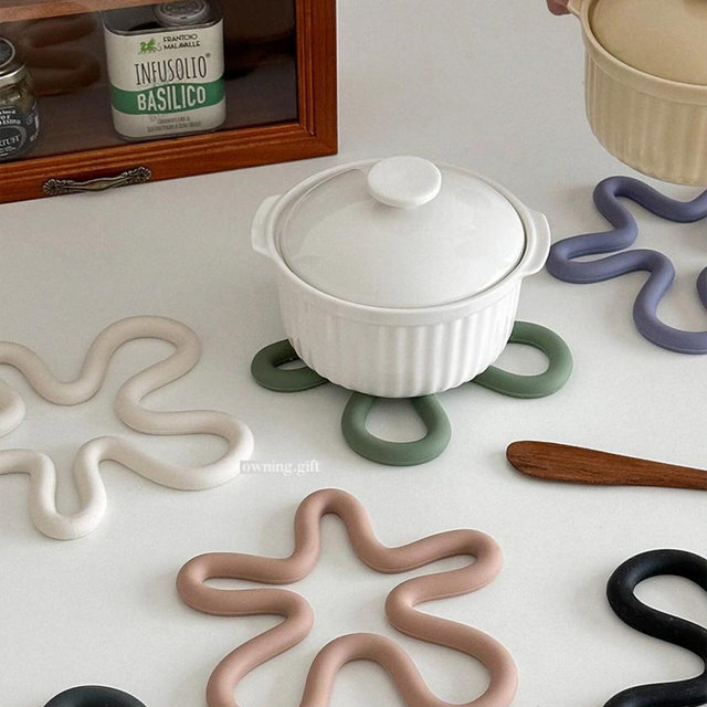 Flower Silicone Trivet – Single or Set of 6 Heat-Resistant Pot Holders, Modern Kitchen Decor, Cute Gift Idea