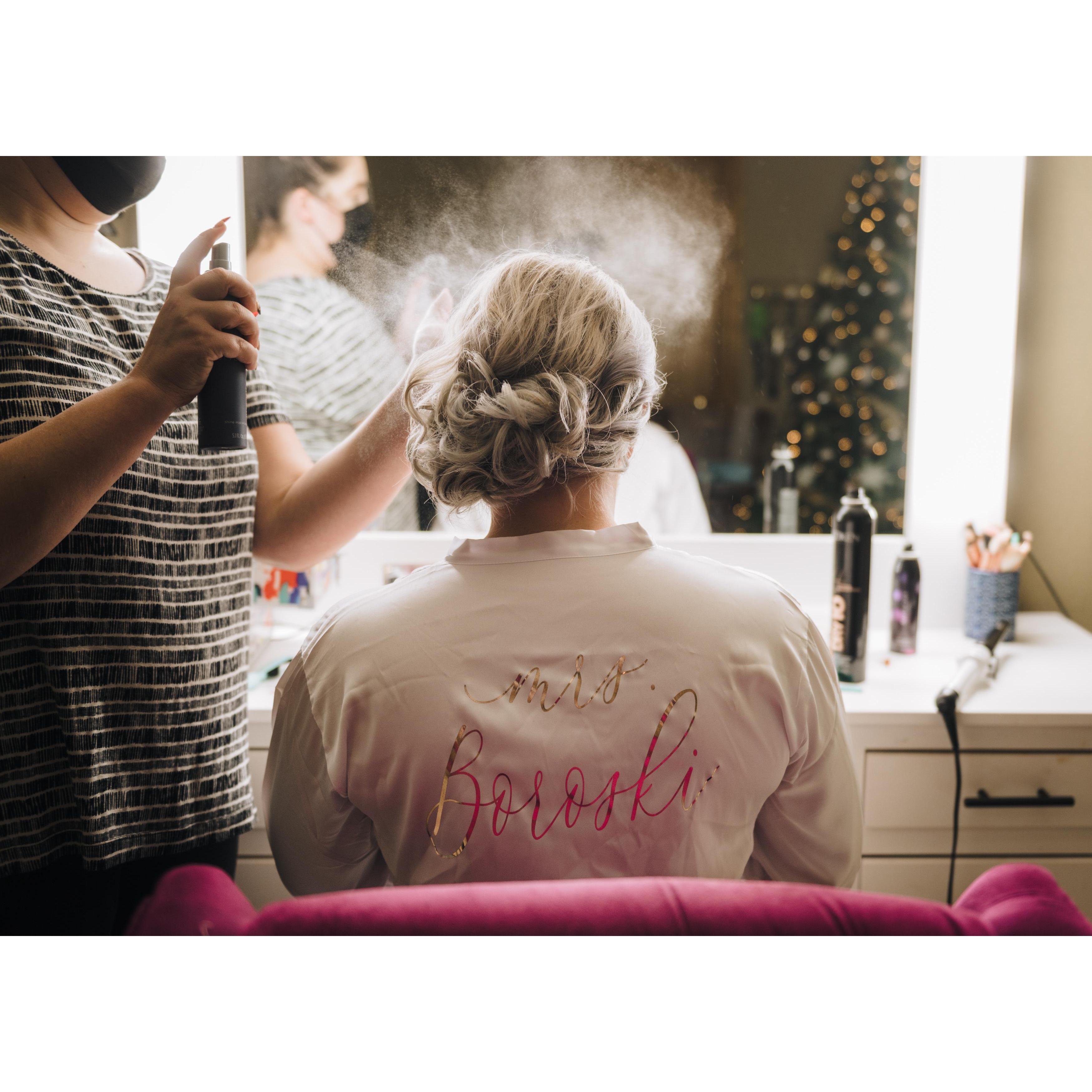 Lexi putting the final touches on Marisa's wedding hair - 12.12.2020