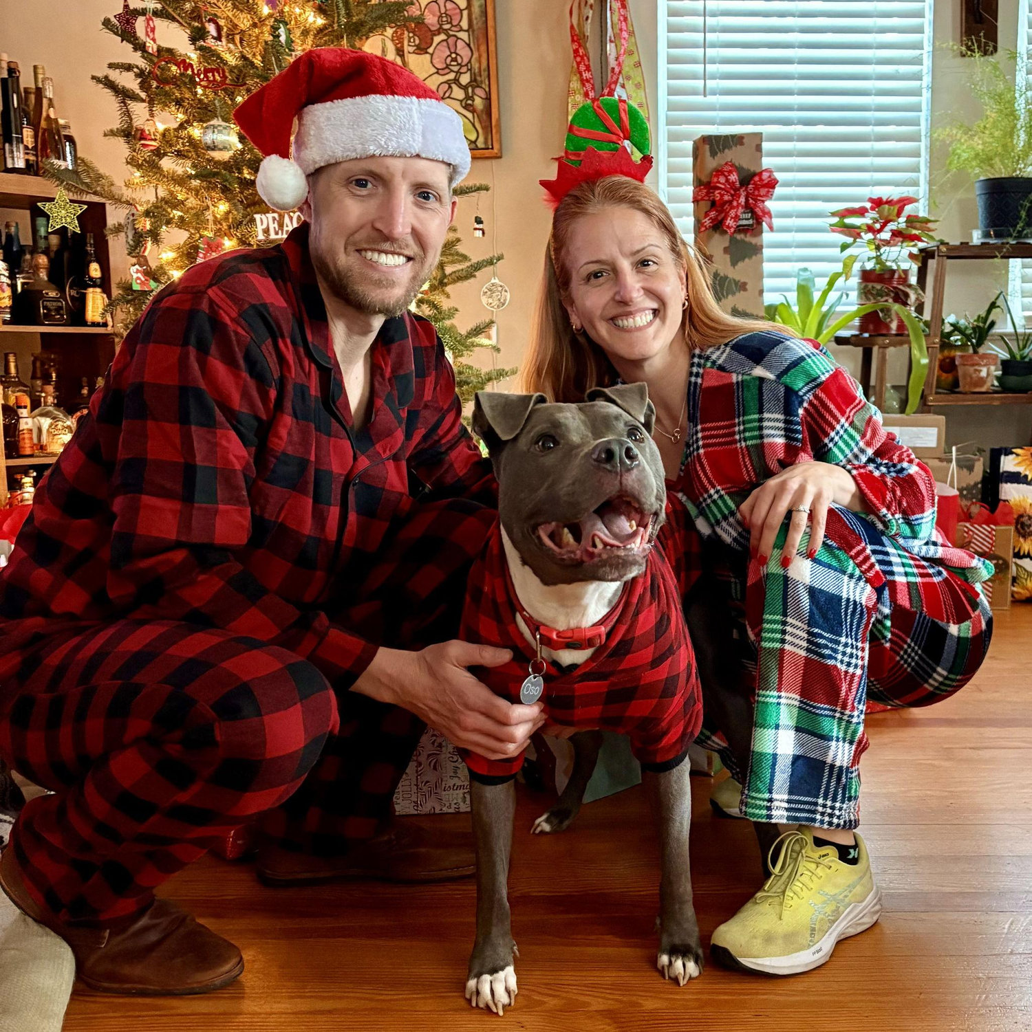 Celebrating the holidays with family… and making sure Oso steals the spotlight in every Christmas photo.