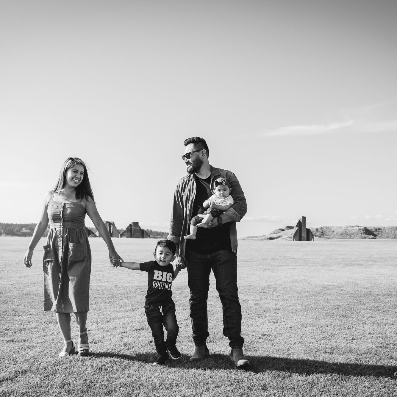 We took a road trip to Washington so the family could meet 4 month old Olive for the first time post-pandemic in August 2021. We had family photos taken by our dear friend, Lee.