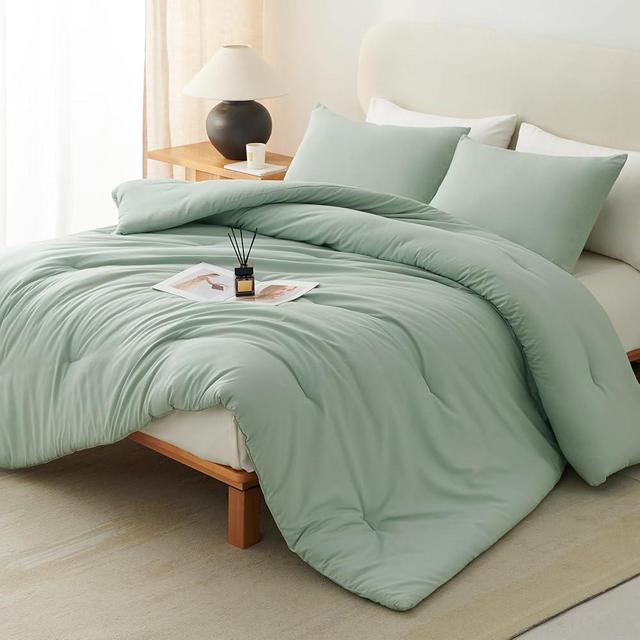 CozyLux Sage Green Comforter Set Queen Size, 3 Pieces Solid Breathable Quilted Style Bedding Sets, Luxury Fluffy Soft Microfiber Comforter for All Season(1 Comforter & 2 Pillowcases)