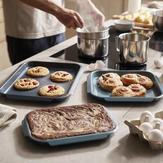 Nest Bake Assorted 3-Piece Nonstick Baking Tray Set