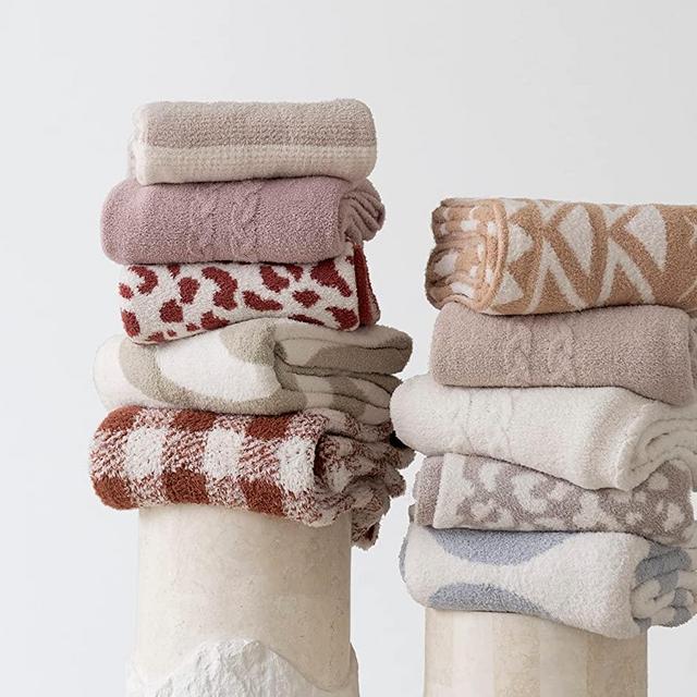 DLUXEV Luxurious Super Soft Throw Blanket, Fluffy Cozy Beige Taupe Blanket for Bed, Knit Lightweight Comfy Texture, Warm Chic Throw for Sofa/Couch, Gift for Women, Oatmeal & Cream Plaid 50"x60"