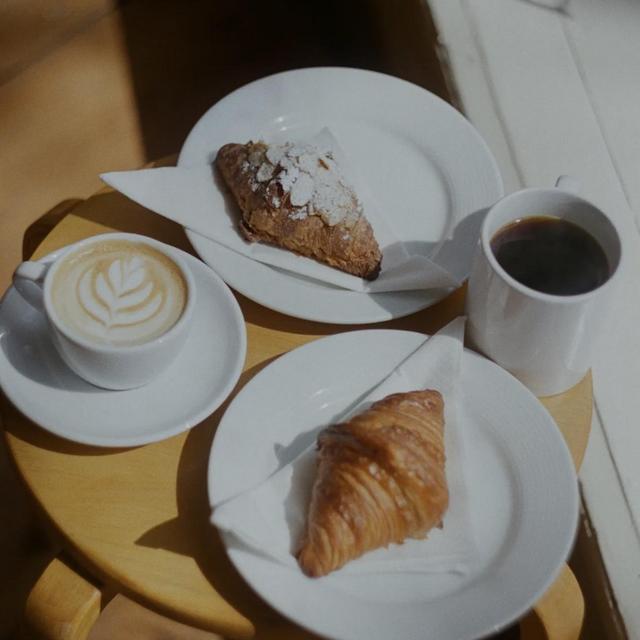 Honeymoon - Coffee & Pastries in Europe