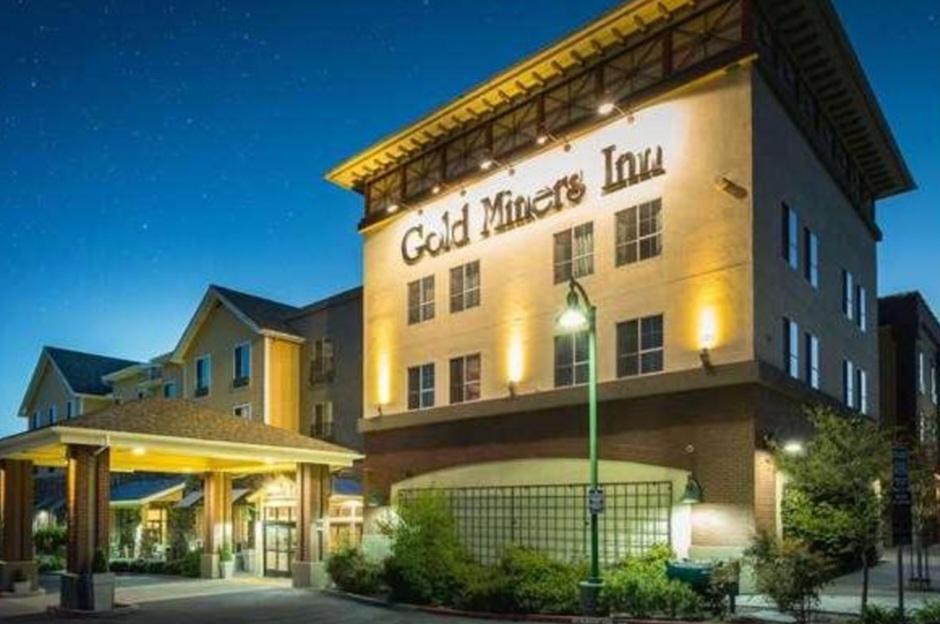 The Wedding Website of Grace Savage and Colby LeRoy