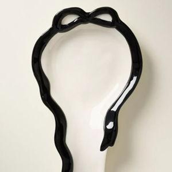 Benedita Bow Stoneware Spoon Rest