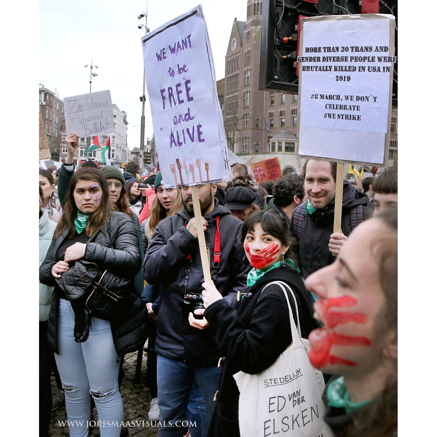 That time when Michael accompanied Lys to a feminist protest 💪