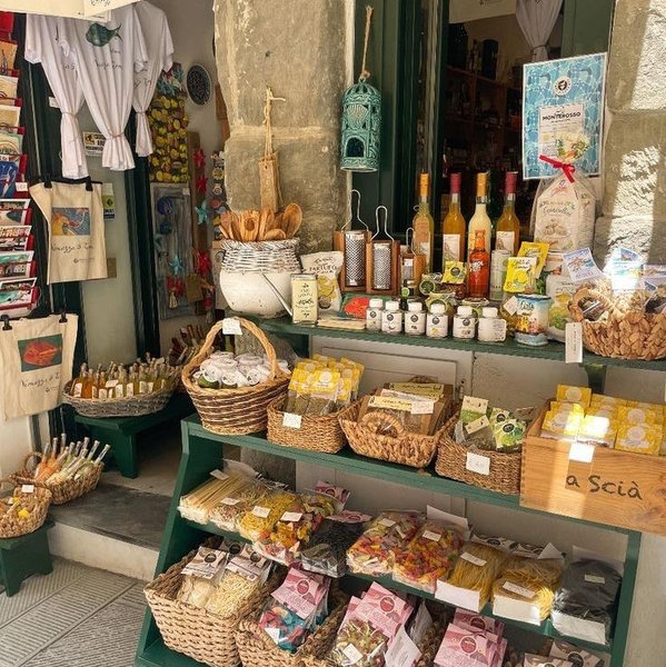 Shopping & Souvenirs