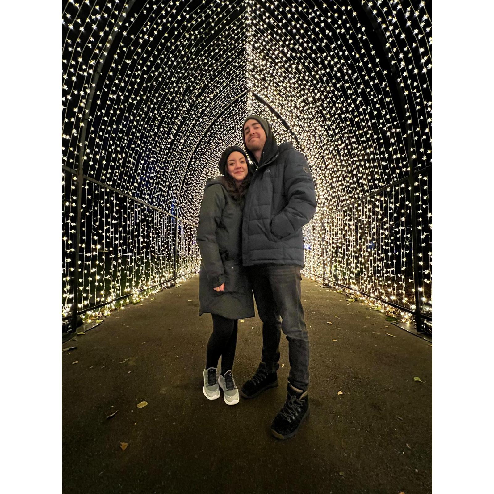 Our very first photo together, taken under the glowing lights at the Brooklyn Botanic Garden. | Nuestra primera foto juntos, bajo las luces brillantes del Jardín Botánico de Brooklyn.