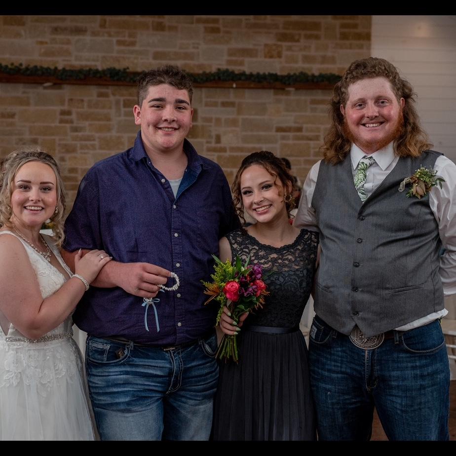 Catching the bouquet and garter at her sister's wedding!
♡ Nov. ‘21
